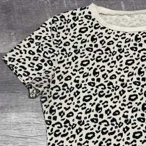 Leopard Print Short Sleeve Crop T Shirt Womens M Runs Small Khaki Black Tee thumbnail 3