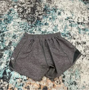 Lululemon Shorts Hotty Hot thumbnail 2