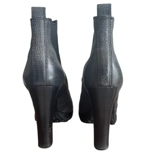 Tory Burch Sullivan Booties 7 Irish Charcoal Leather Lug Platform Chelsea thumbnail 4