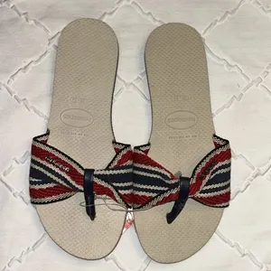 Havaianas Slip on Sandals(Size 6W) thumbnail 3