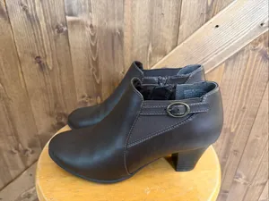 Croft & Barrow Women’s Size 8 Brown Heeled Ankle Booties thumbnail 3