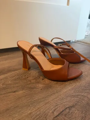Brown Heels Size 8 thumbnail 2