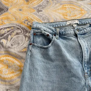 Abercrombie and fitch 90s straight high rise jeans size 12 thumbnail 4