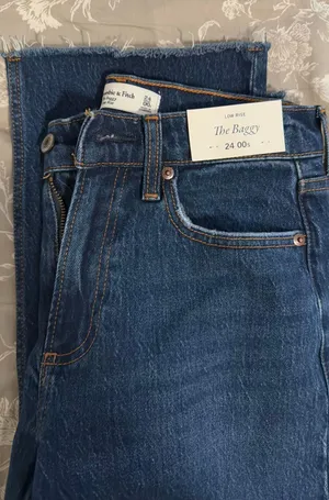 Abercrombie Low Rise Baggy Jeans thumbnail 1