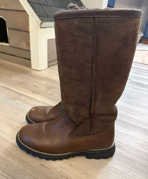UGG Boots thumbnail 1