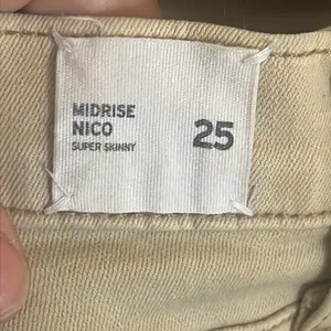Hudson beige skinny midrise nico jeans thumbnail 6