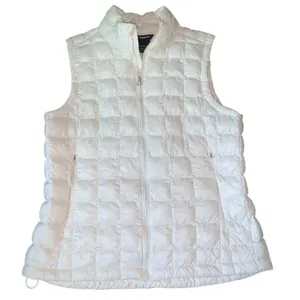 The North Face ThermoBall Eco Vest M White Puffer Gorpcore Layering Apres Ski thumbnail 1