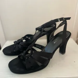 Kenneth‎ Cole Reaction Black Heels Size 7 thumbnail 2