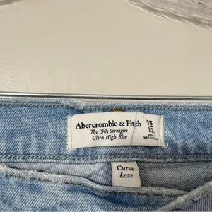 Abercrombie Curve Love 90s Straight Criss Cross Jeans Size 35 20L NWT thumbnail 3