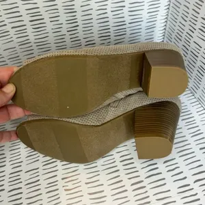 Old Navy Womens 9 Taupe Perforated Peep Toe Ankle Bootie Stacked Block Heel‎ thumbnail 6