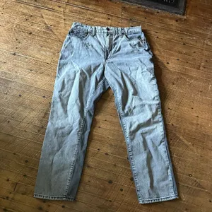 Good American distressed washed black 90’s 10/30 luxe wedgie jeans thumbnail 3