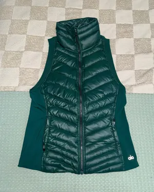 NWOT Alo Yoga Altitude Down Puffer Vest size S thumbnail 1