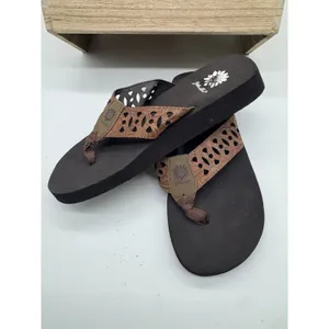 Yellow Box Shanda Sandals Womens 7.5 Brown Leather Flower Die Cut Straps thumbnail 3
