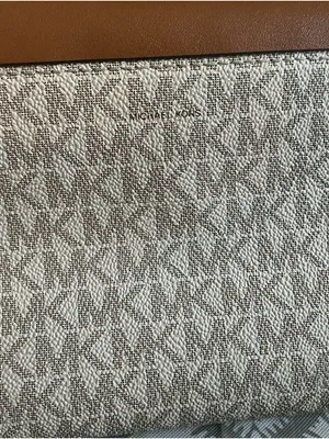 Michael Kors Laila Small Satchel Vanilla Acorn MK Logo Chain Crossbody thumbnail 13