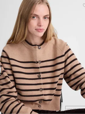 Madewell Raglan-Sleeve Cropped Cardigan in Merino Wool thumbnail 6