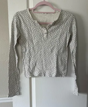 Brandy Melville Long Sleeve Thermal Top flower thumbnail 1