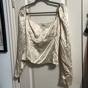 💖 NWT Reformation 100% Silk Roe Puff Sleeve Shirred Blouse in Champagne Gold thumbnail 3