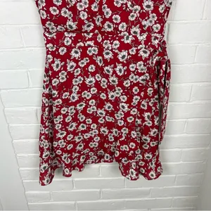 Sadie & Sage Red White Floral Pattern Wrap Style Dress Size S thumbnail 8