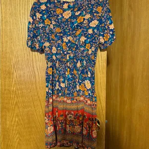 Flowered dress Size L thumbnail 2