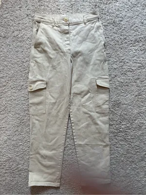 Aritzia Women’s Cargo Pants in Light Beige thumbnail 3