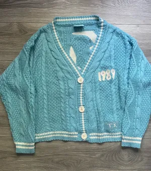 Taylor Swift Blue White 1989 Cardigan Sweater Collegiate Academic Swiftie Size S thumbnail 1