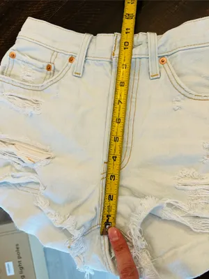 Levi’s 501 Distressed Women’s Light Wash Button Fly Shorts-Size 26 thumbnail 7