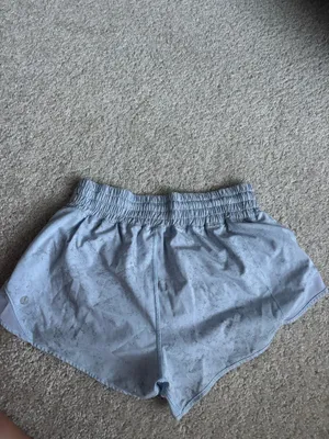 Lululemon Hotty Hot Shorts 2.5" High-Rise thumbnail 2