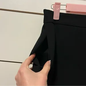 Aritzia Babaton Black Trouser Shorts thumbnail 5
