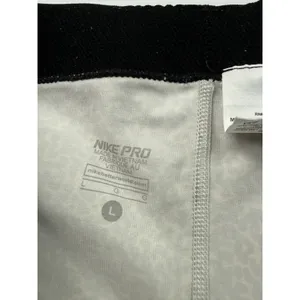 Nike Pro Women Leopard Print Compression Shorts Black White Size L 3in‎ Inseam thumbnail 4
