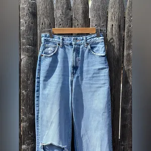 Zara women’s high - waisted Ripped wide leg jeans thumbnail 6