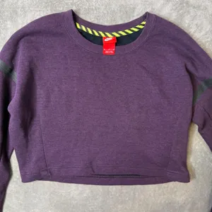 Nike Track & Field Purple Cropped Sweatshirt‎ Cozy Fleece Pullover Boxy Size M thumbnail 10