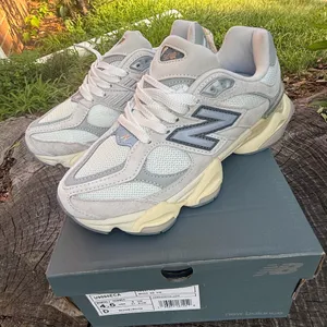 New Balance 9060 Women Sneakers Shoes Size 4.5 thumbnail 1