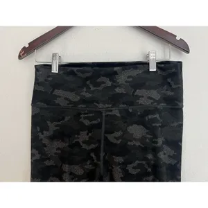 Fabletics High-Waisted Printed Heathered Legging Gray Heather Camo M Athleisure thumbnail 4