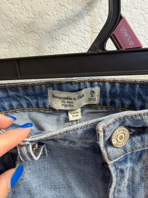 Abercrombie High-Rise Jeans Curve Love thumbnail 2
