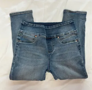 Seven7 High Rise Pull-On Denim Capris Size 4 thumbnail 1