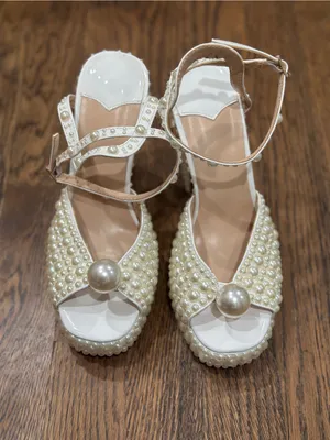 NWOT Open Toe Pearl Platform White Heels Size 6 thumbnail 2