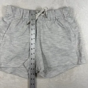 lululemon On The Fly Short 2.5 Space Dye Grey White Drawstring Pockets Size 6 thumbnail 4