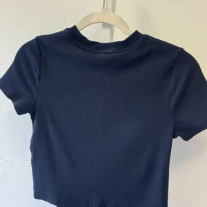 Superdry Ribbed Graphic Embroidered Script Logo Baby Tee Crop Top US 6 Navy thumbnail 4