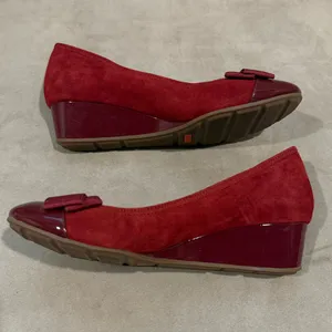 Cole Haan Burgundy Suede Patent Leather Bow Round Toe Wedge Loafers Size 7B‎ thumbnail 5