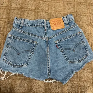 Levi’s Original Cutoff Denim Shorts thumbnail 2