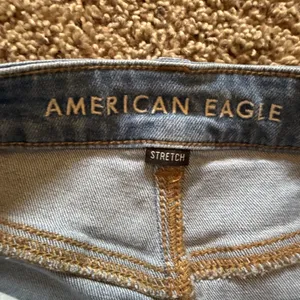 American Eagle Women's Jean Mom Shorts 4 Light Blue Denim Stretch Rolled Cuff thumbnail 3
