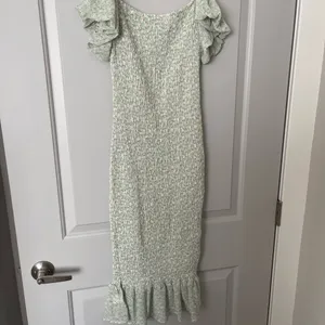 Petal & Pup Green Ruffled Tiered Midi Dress thumbnail 4