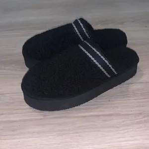Joyspun Intimates Women’s 8 Teddy Fleece Platform Clog Slippers thumbnail 1