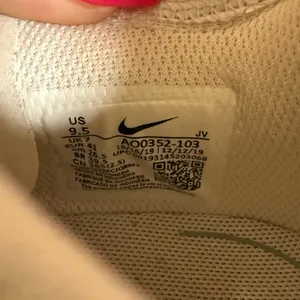 Nike White and Light Gray Sneakers thumbnail 3