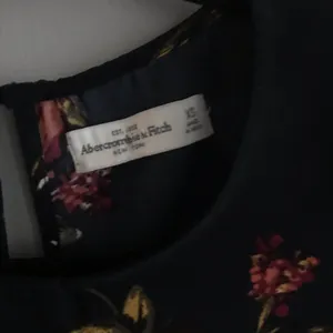 Abercrombie Black Dress with Floral Print Sz XS thumbnail 5