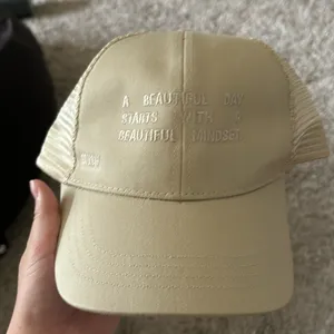 A Beautiful Day Hat thumbnail 1