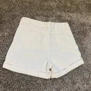 Women's White Shorts Size 14 thumbnail 3