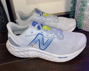 New Balance Fresh Foam Arishi 4 Women's Running Sneakers Size 9 thumbnail 1