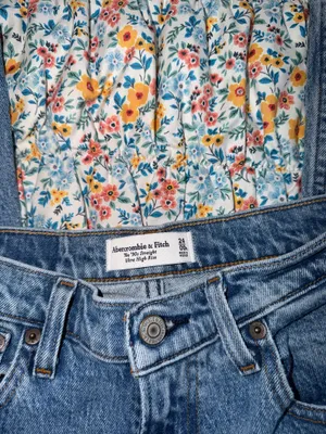 Abercrombie Ultra High-Rise Straight thumbnail 4