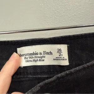 Abercrombie and Fitch The 90s Straight Ultra High Rise Black Denim Jeans Sz 26 R thumbnail 3